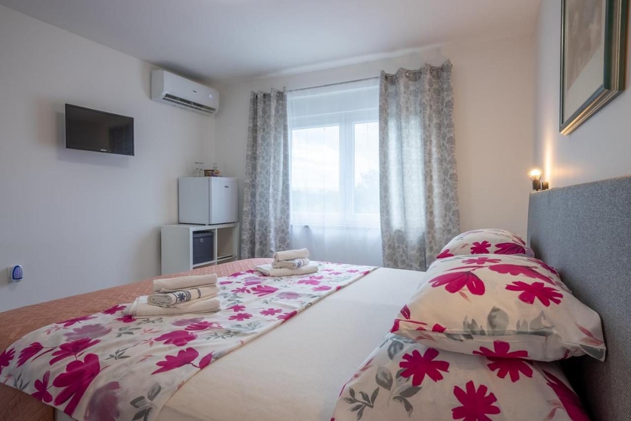 Restaurant & Rooms Nino Porat  Bagian luar foto